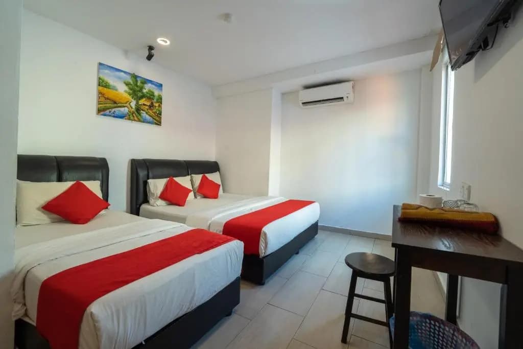 Mary J Hotel Family 10 pax room - photo 5