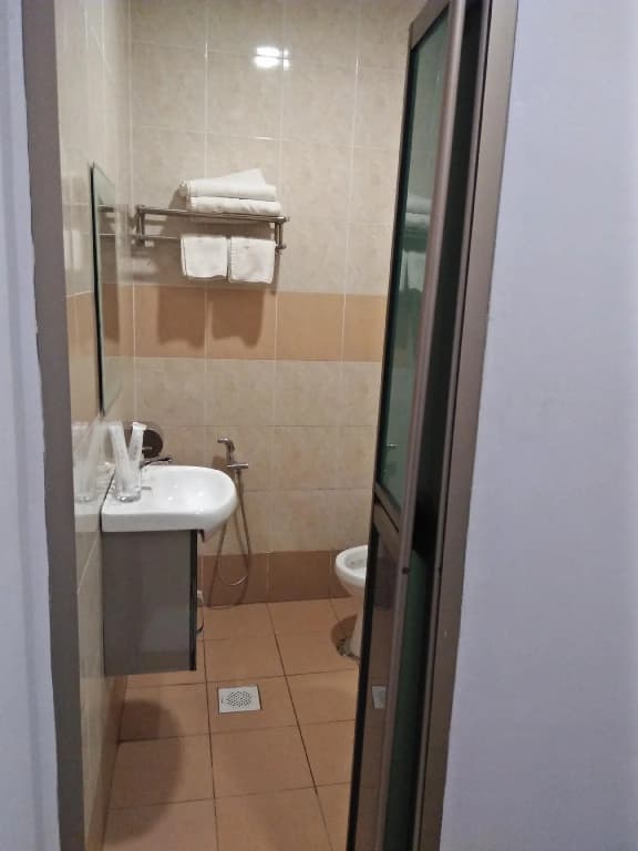 Tiong Hua Hotel - photo 9