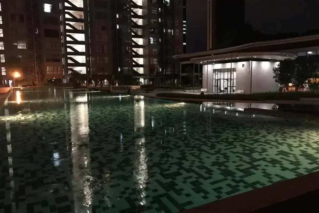 Amazing Lake view studio unit, Hyve,Cyberjaya, Free WiFi, Free Parking, Netflix, Pool - photo 15