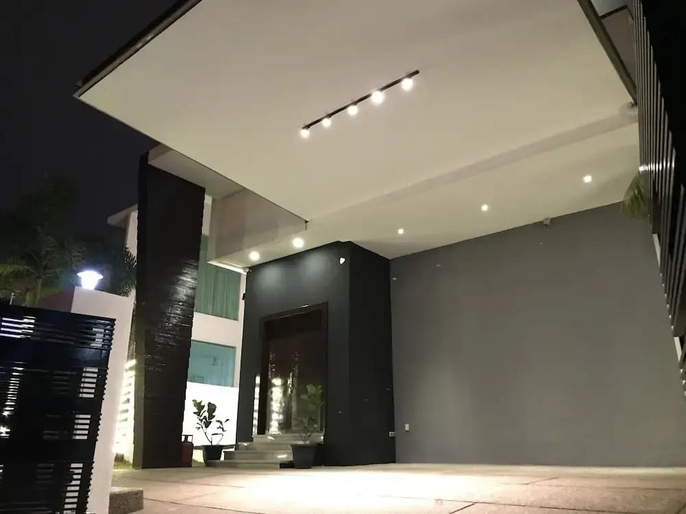 3 Storey Bungalow For Homestay - main photo