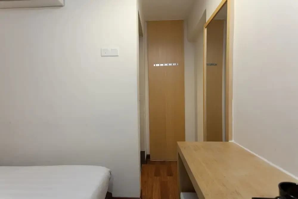 ZEN Rooms Opposite YMCA - photo 16