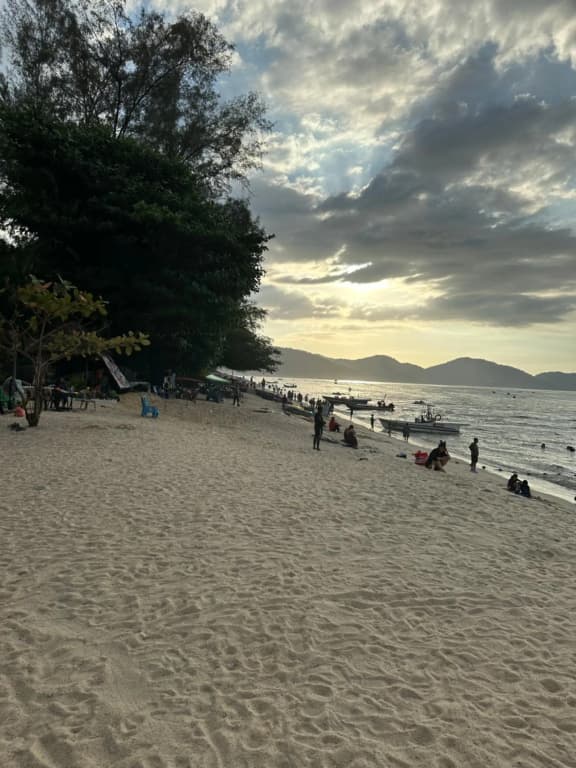 Beach Resort 19 Home Stay Batu Ferringhi - photo 1