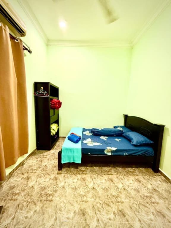 Homestay Selesa KPB Guest House - photo 1