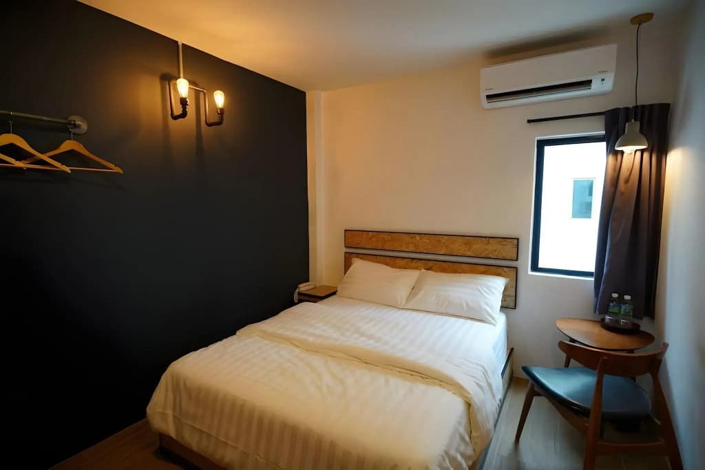Brick Box Hotel - photo 4