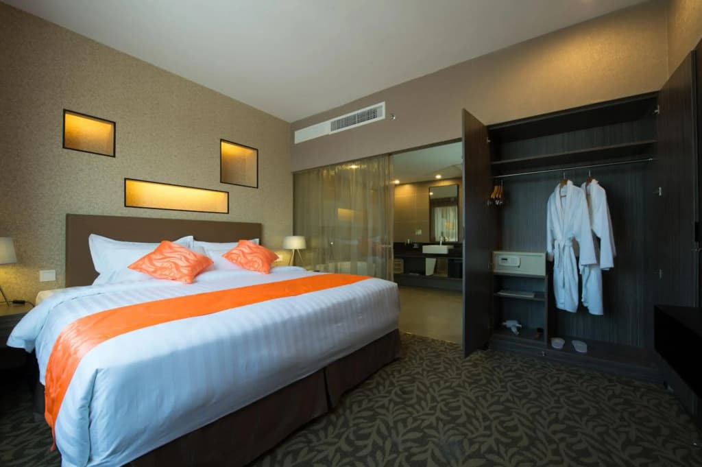 Grand Alora Hotel - photo 4