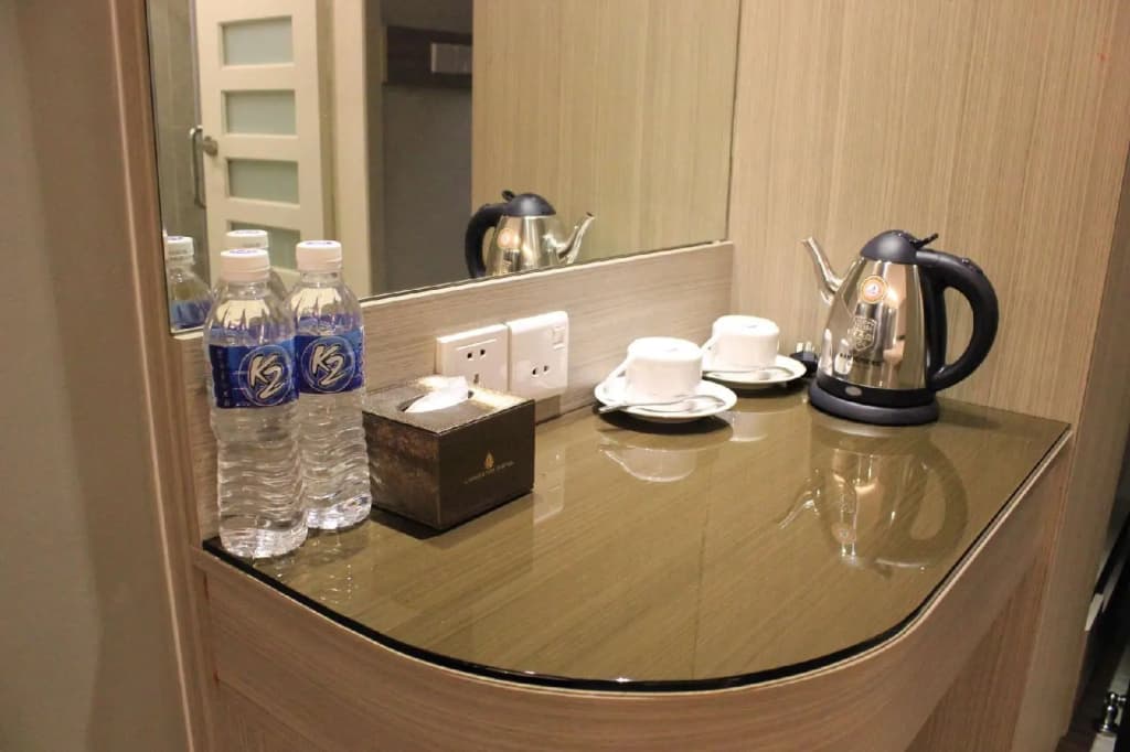 Livingston Hotel - photo 6
