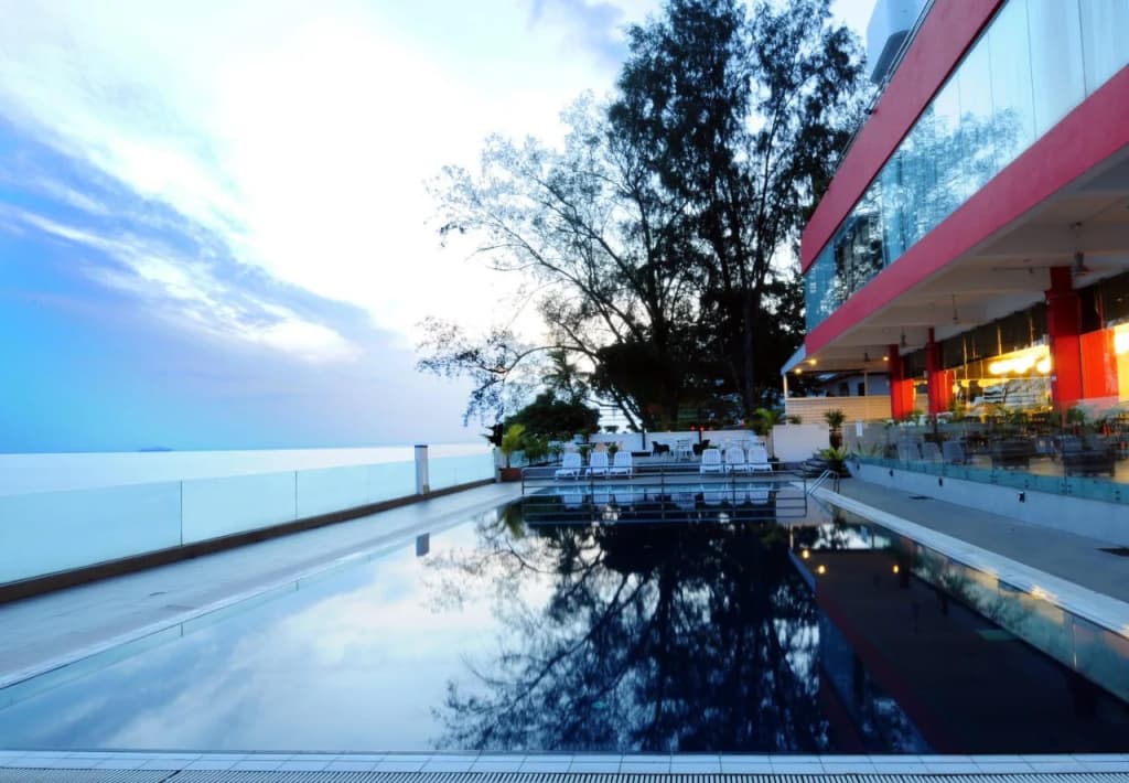 Hotel Sentral Seaview - photo 8