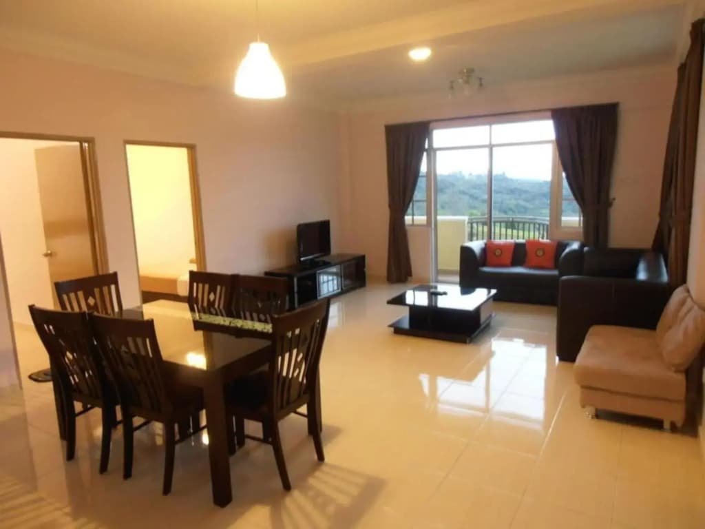 SA Apartments at Crown Imperial Court - photo 2