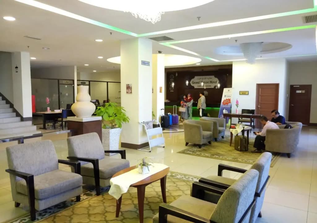 Grand Puteri Hotel - photo 25