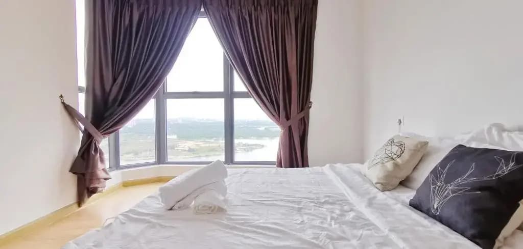 Superb Seaview Royal Strand Danga Bay Country Garden - photo 2