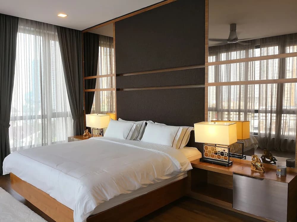 The Landmark Penthouse Luxury Condo by Casa Accommodation - photo 22