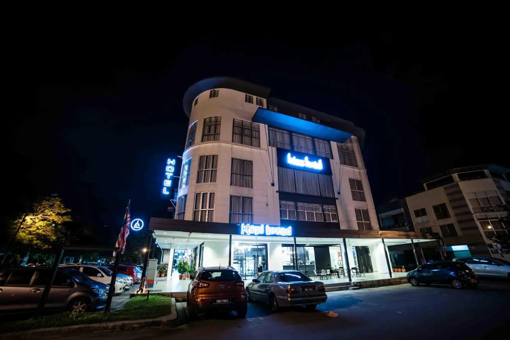 Bizz Hotel - photo 1