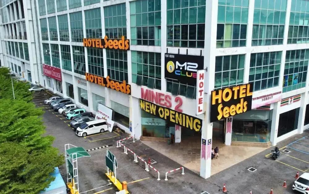 Seeds Hotel Premier The Mines Seri Kembangan - photo 1