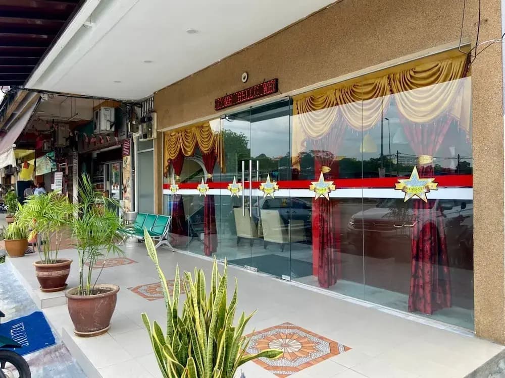Royals Star Hotel - photo 1