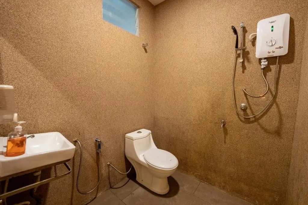 Mary J Hotel Family 10 pax room - photo 8