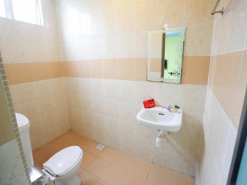 OYO Rooms Jalan Danga Sutera - photo 8