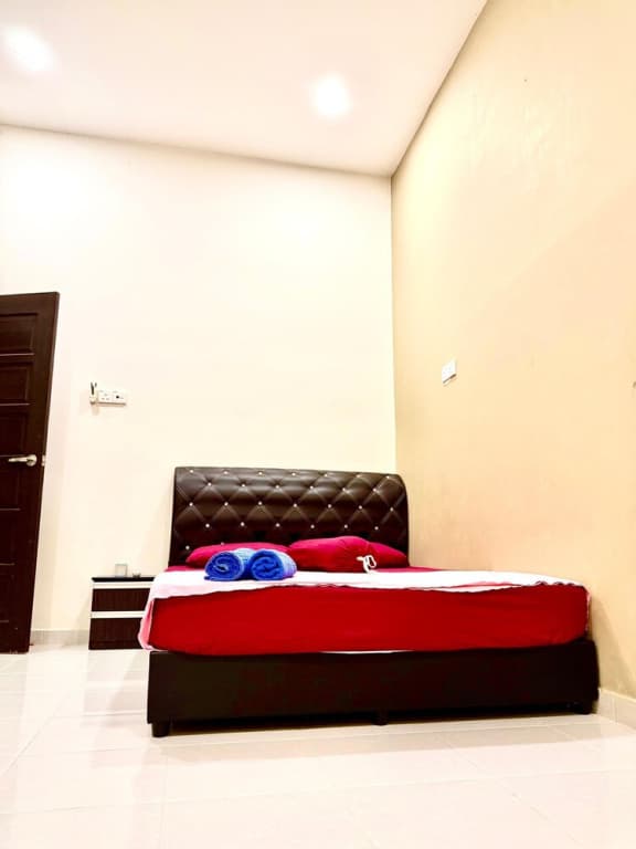 Homestay Selesa KBK Guesthouse - photo 2