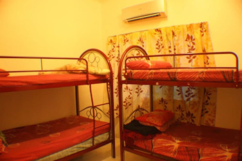 Teratai Homestay Taman Kinrara 2 - photo 2
