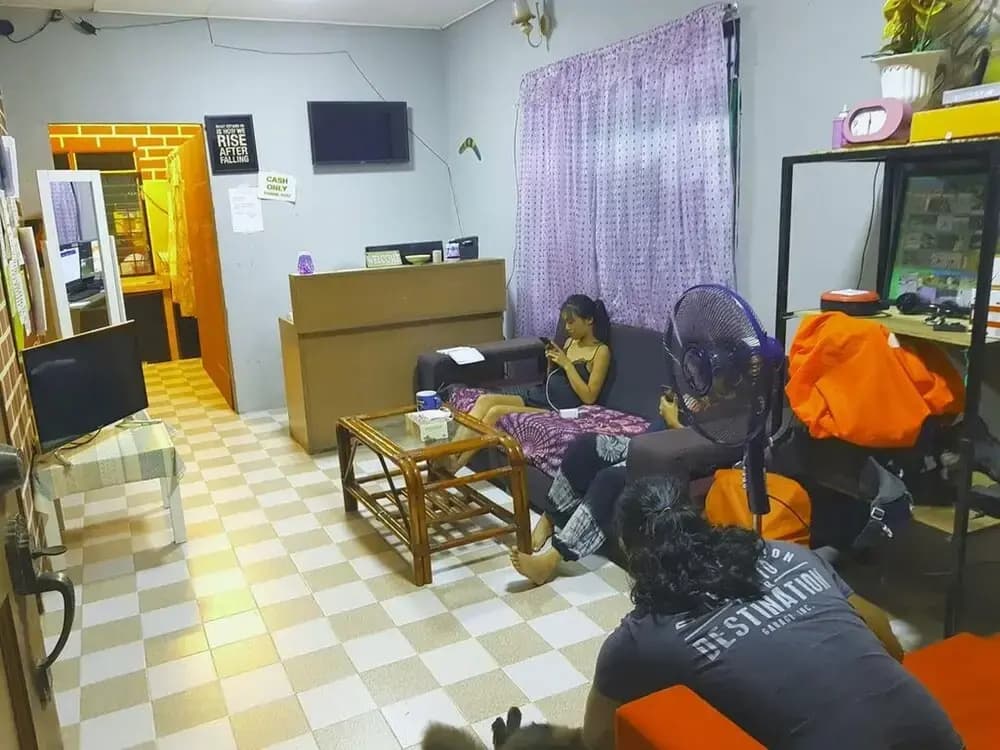 BOBI's Cafe Backpackers Hostel - photo 11