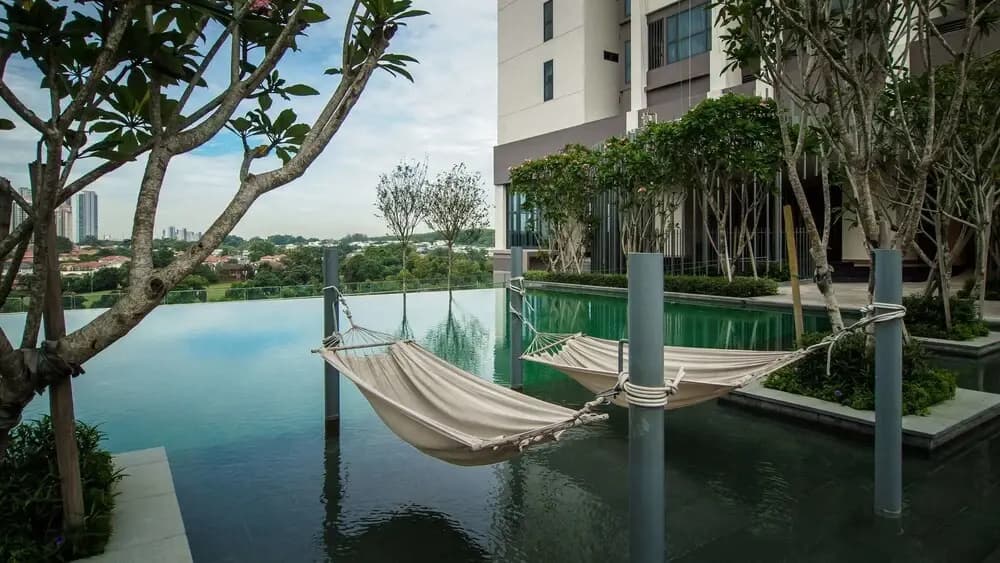 Dashing 1BR Next To Surian MRT - photo 7