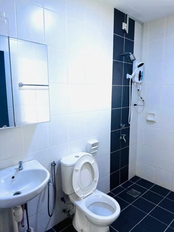 Sandakan Spacious and Comfortable Pool View Condo - photo 10