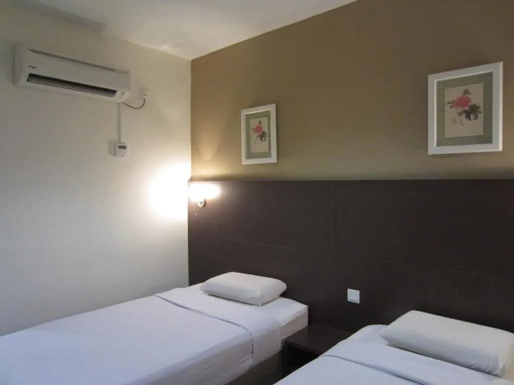 Radiant Hotel - photo 4