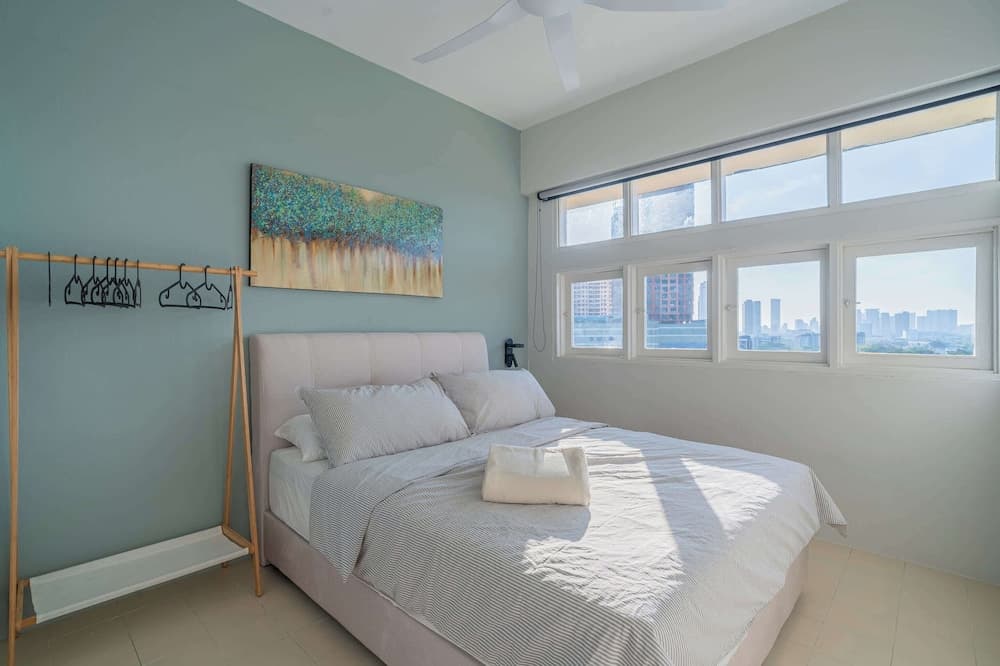 Stylish 3BR Stay Near Gurney Drive, Free Parking - photo 17