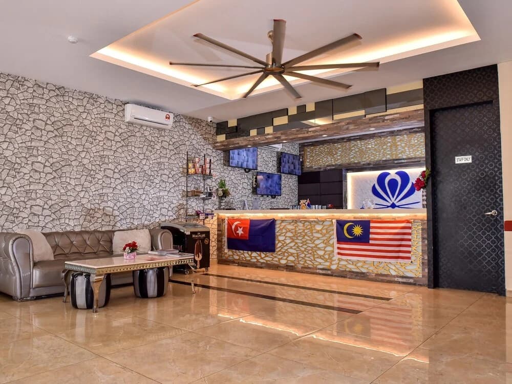 OYO 297 Elmark Hotel - photo 2