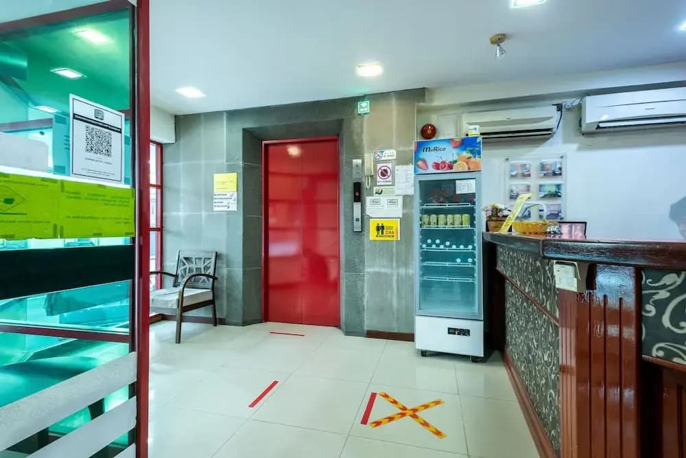 OYO 89997 Kurnia Hotel - photo 13