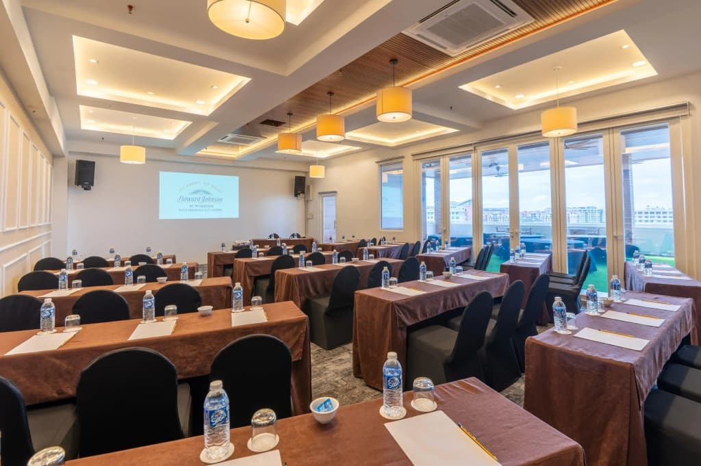 Howard Johnson by Wyndham Kota Kinabalu City Centre - photo 43