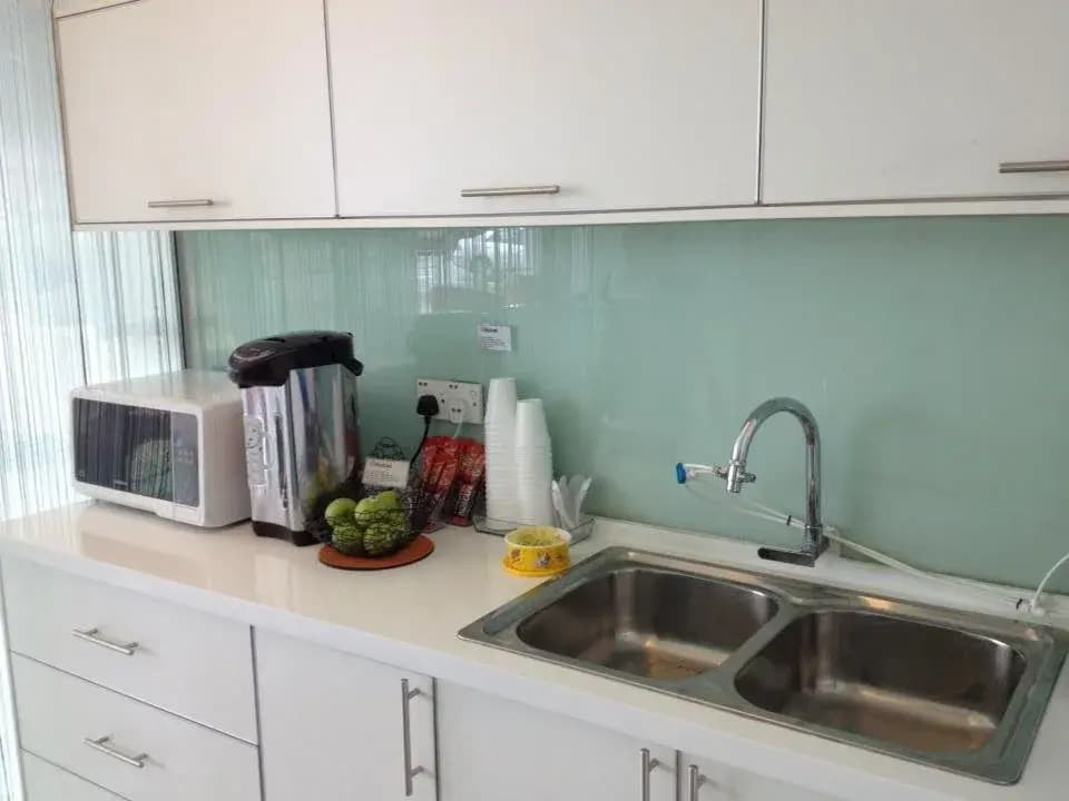 Coastline Hotel - photo 13