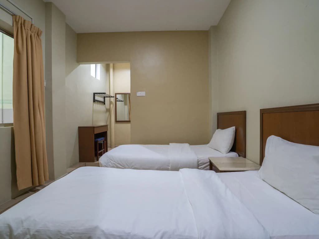 OYO 90576 Holiday Dive Inn - photo 4
