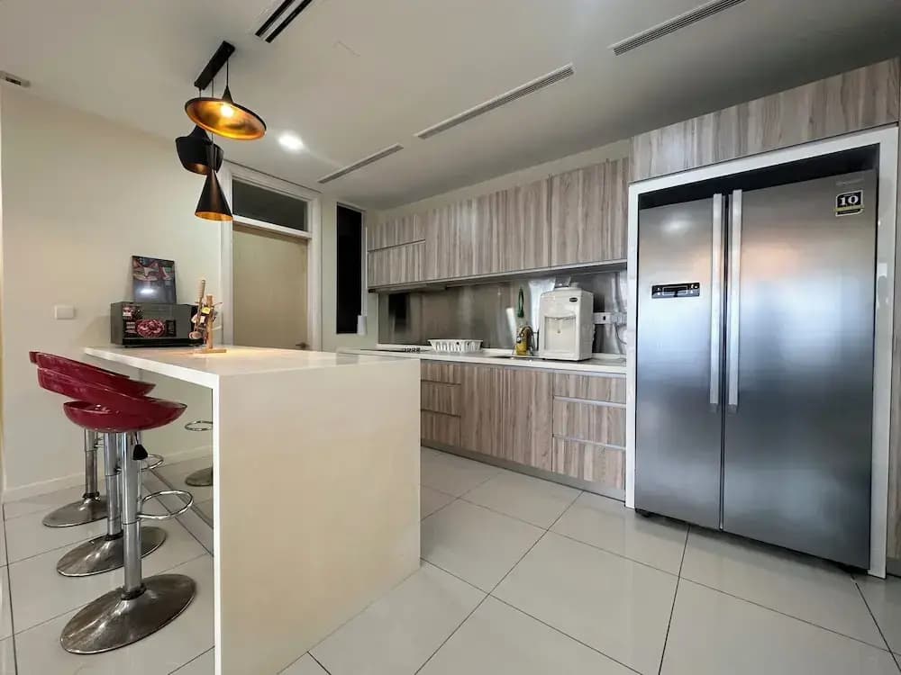 Skyline Luxe 4BR Retreat with En-suites - photo 9