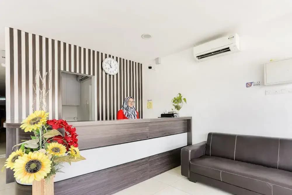 Rich Hotel by OYO Rooms - main photo