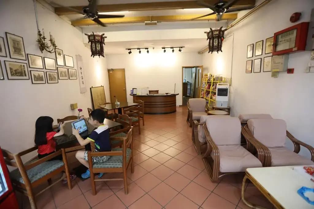 Heeren Inn Melaka - photo 12