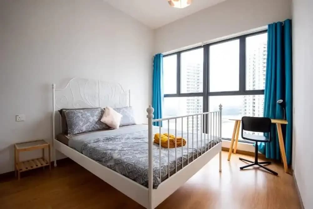 A Stylish 2BR Suite, Water Views, Free Parking - photo 4