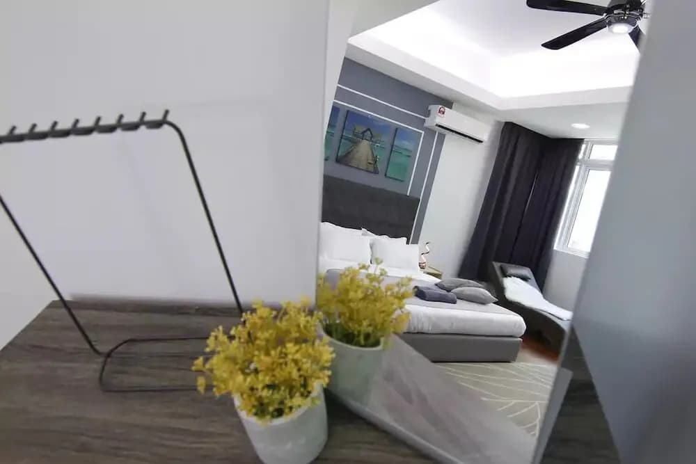 YO.OM Families Luxury Condo Gateway 6 Pax - photo 3