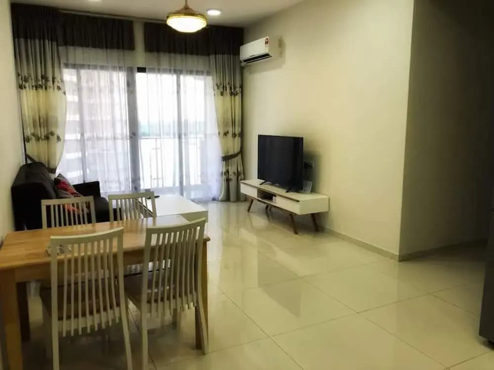 Spacious @ Country Garden Danga Bay - photo 7