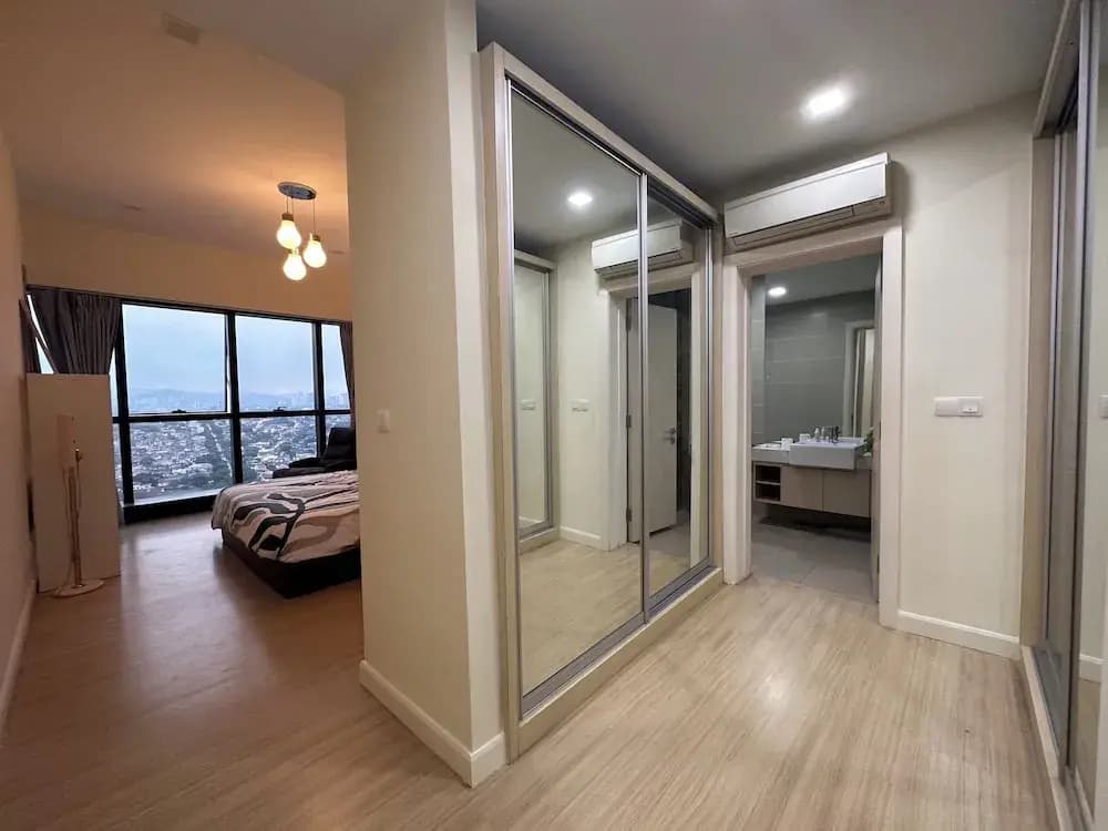 Skyline Luxe 4BR Retreat with En-suites - photo 1