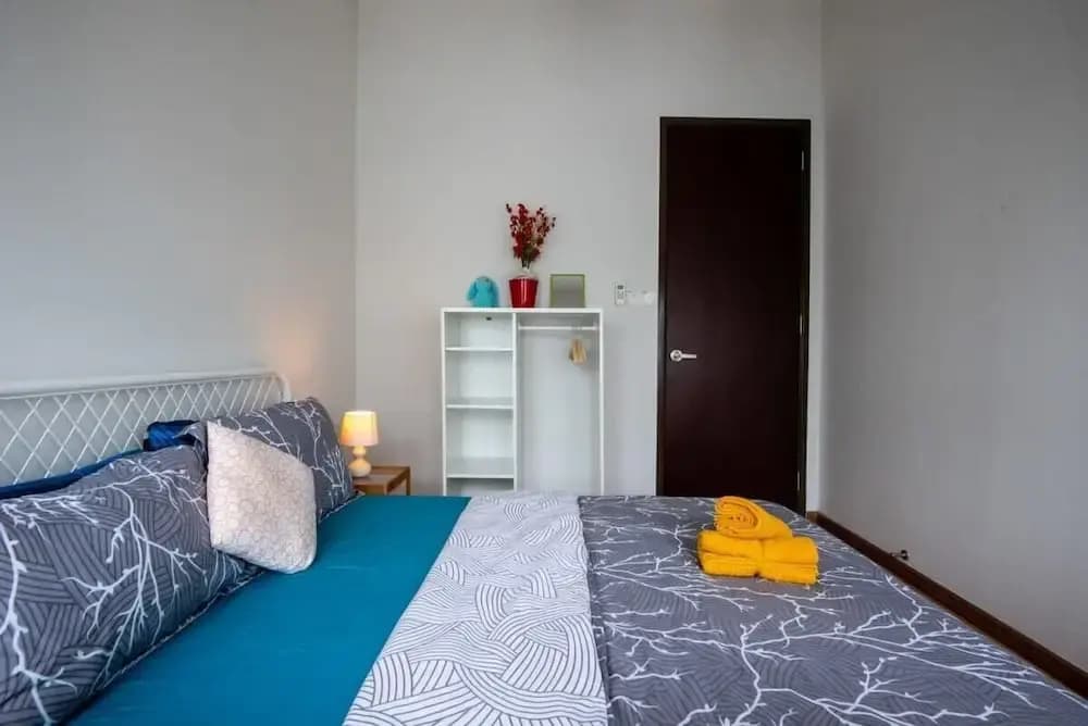 A Stylish 2BR Suite, Water Views, Free Parking - photo 3
