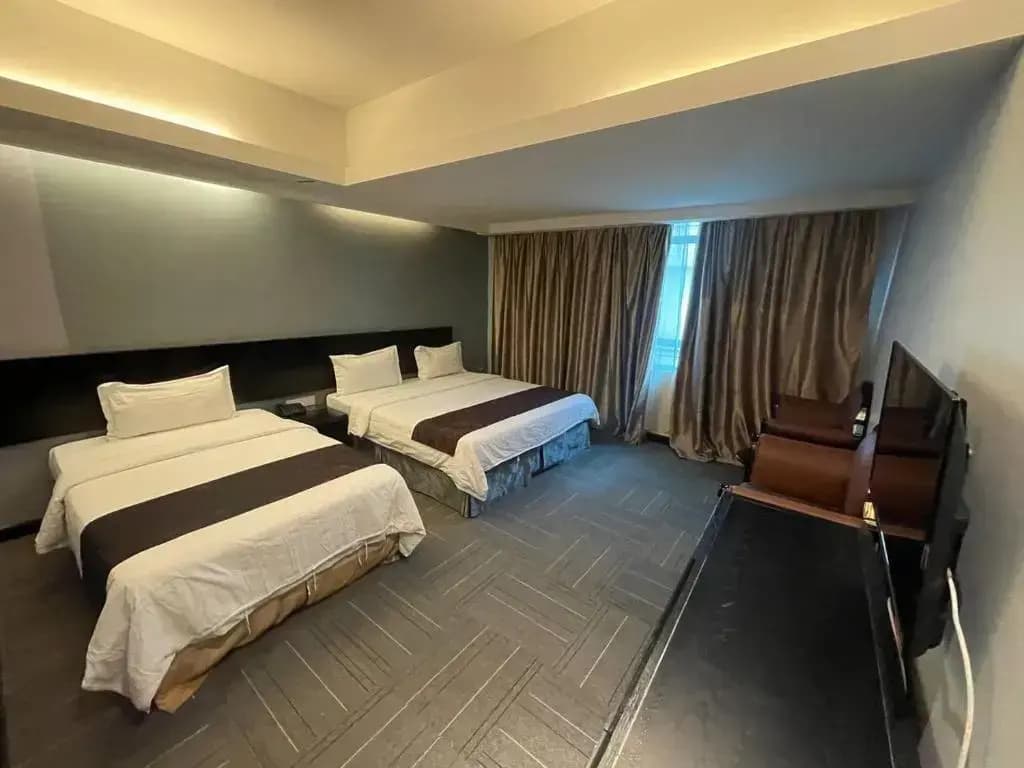Hotel De Leon - photo 1