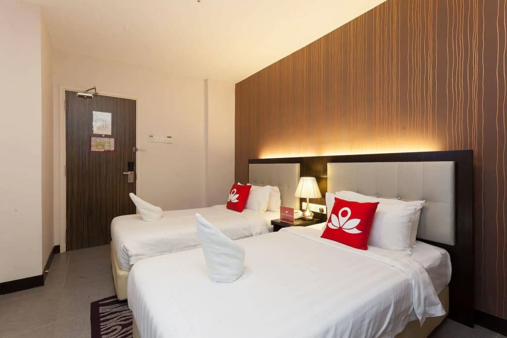 ZEN Rooms Near SOGO - photo 6