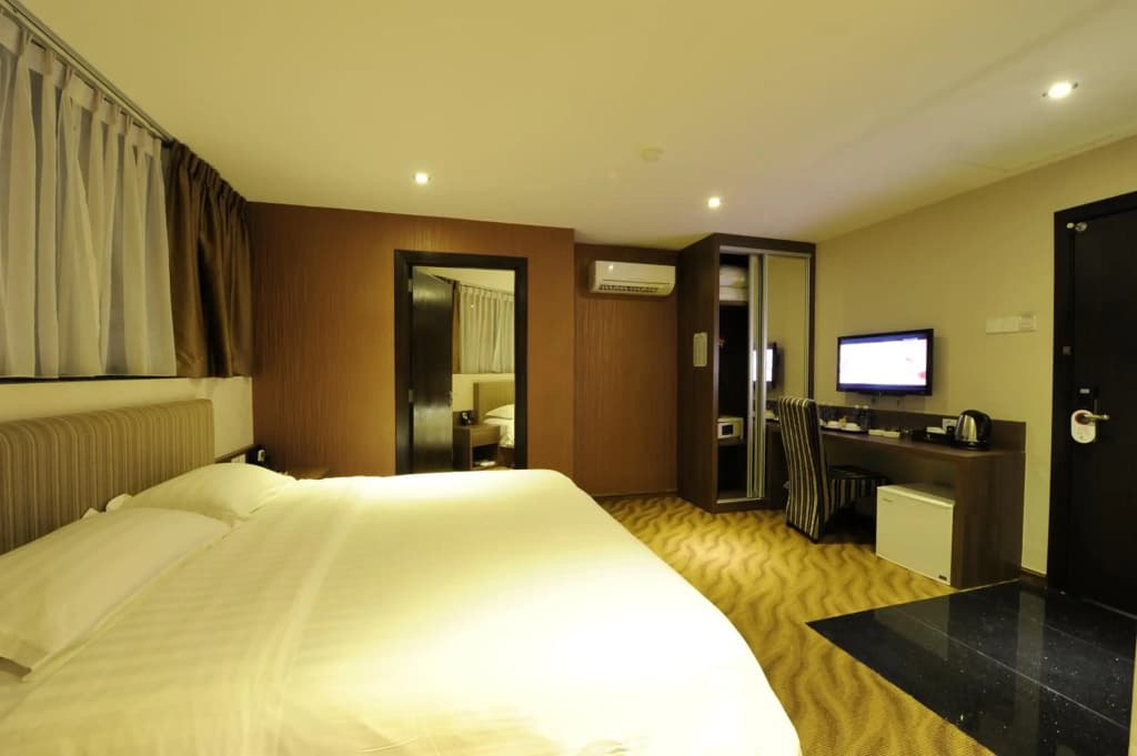 The Imperial Hotel - photo 3