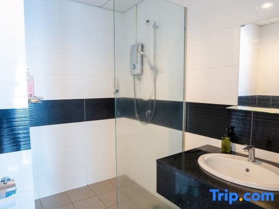 2-bedroom condo with free parking on premises. - photo 5