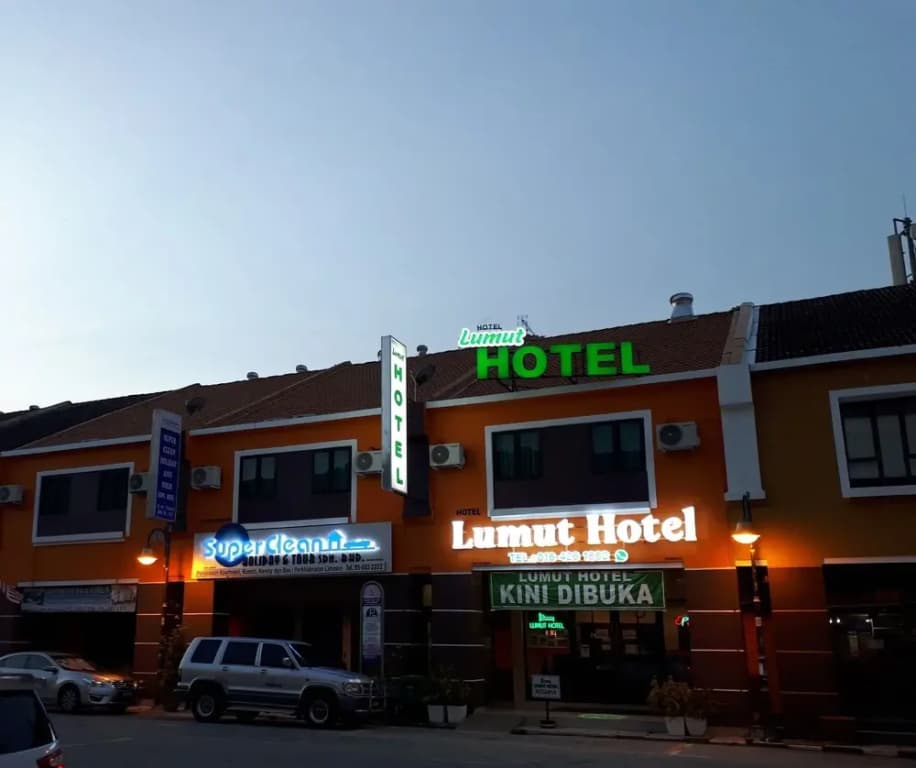 OYO 89443 Lumut Hotel - photo 1
