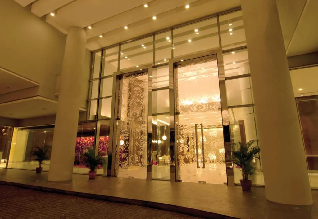 Greystone Haus Swiss Garden Residence - photo 2