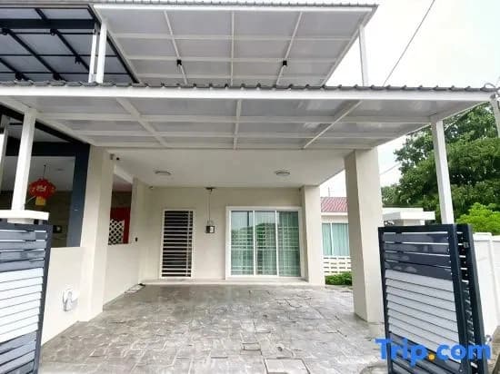 Pristine Designer Home 4BR 12Pax I Alma Jusco @ Jovial - photo 1