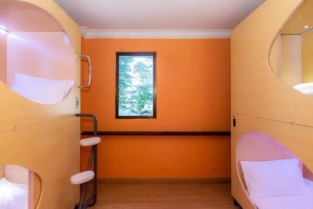 Momostay Capsule Hotel - photo 3