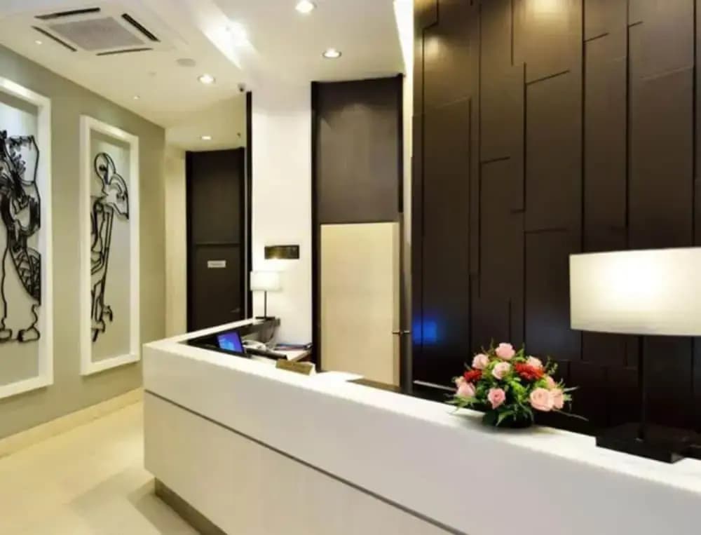 Holiday Villa Hotel & Suites - photo 4