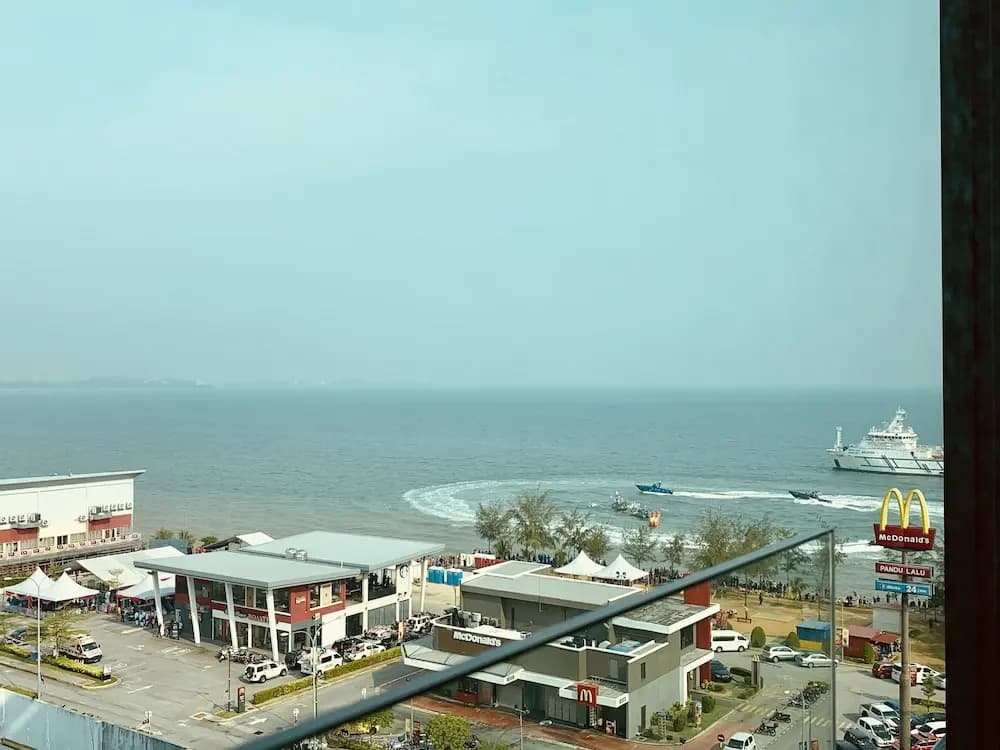 D'wharf Residence PD Waterfront Family Premier Suite by AirPlan - photo 11